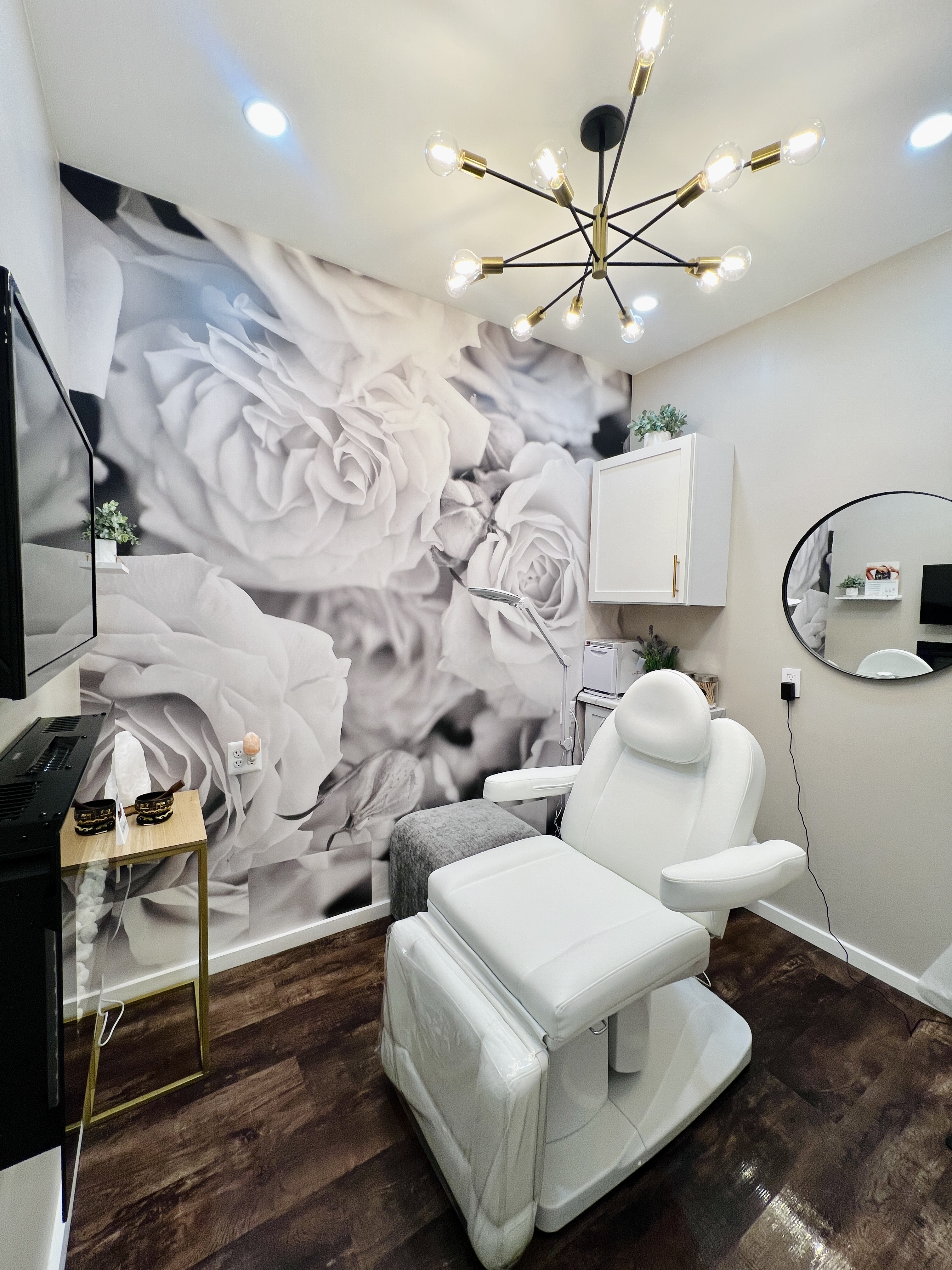 Deep cleaning services Baltimore - detailed bathroom cleaning by professional cleaners